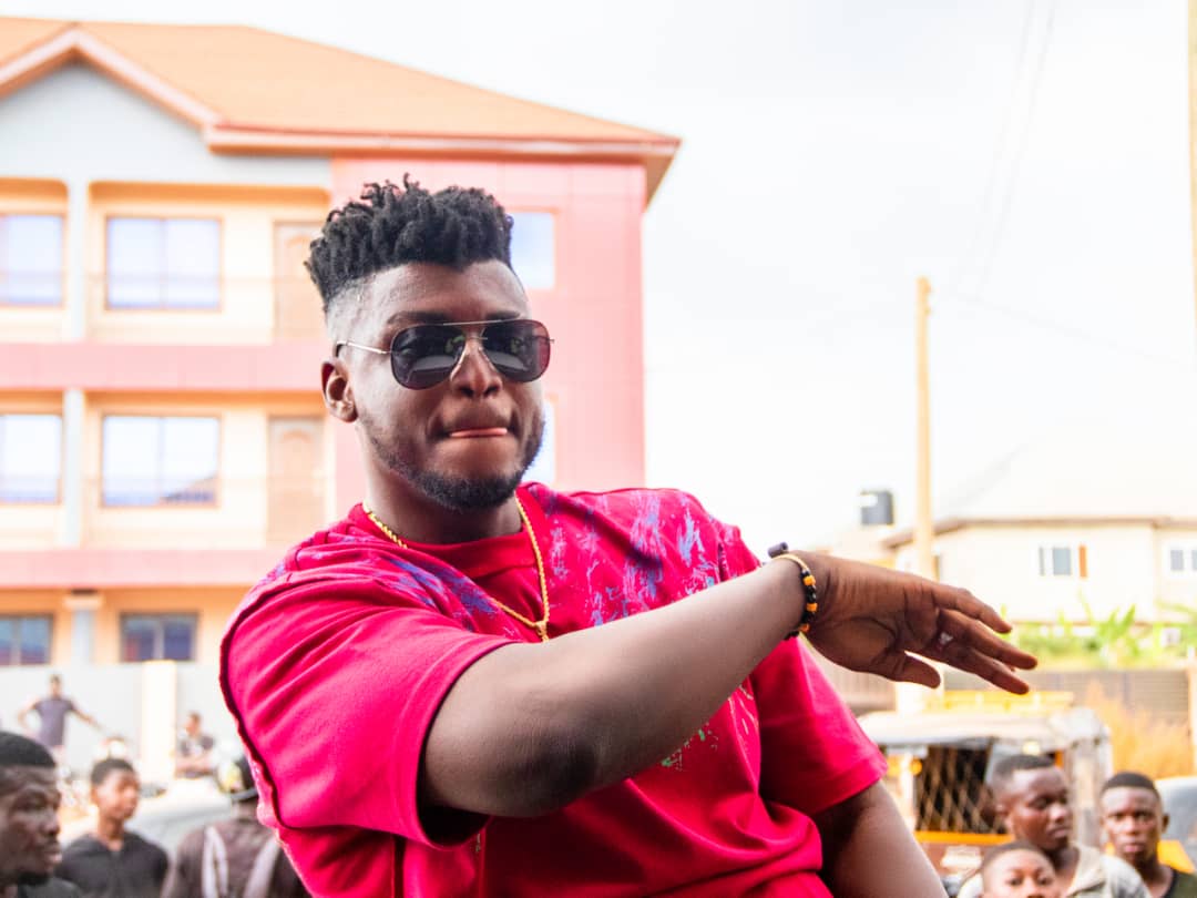 Gambo lends helping hand to music talents, dancers, comedians in Ashongman Gambo lends helping hand to music talents, dancers, comedians in Ashongman